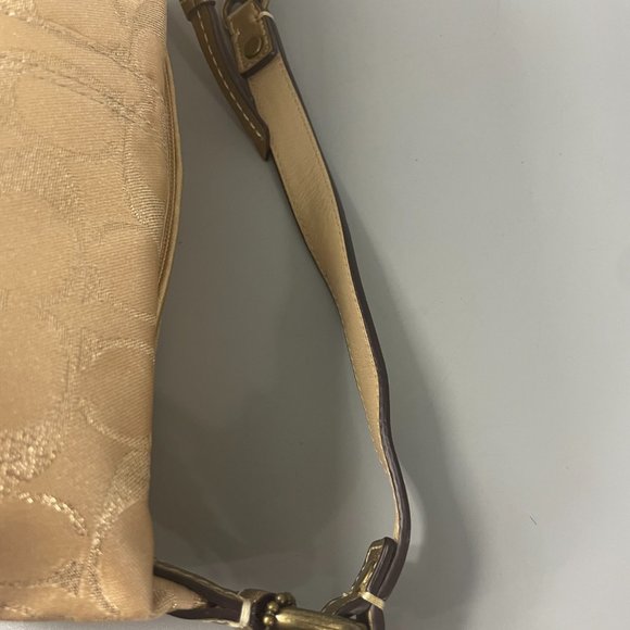 Vintage Coach Shiny Gold Studded Signature Pouch Bag - Picture 10 of 13